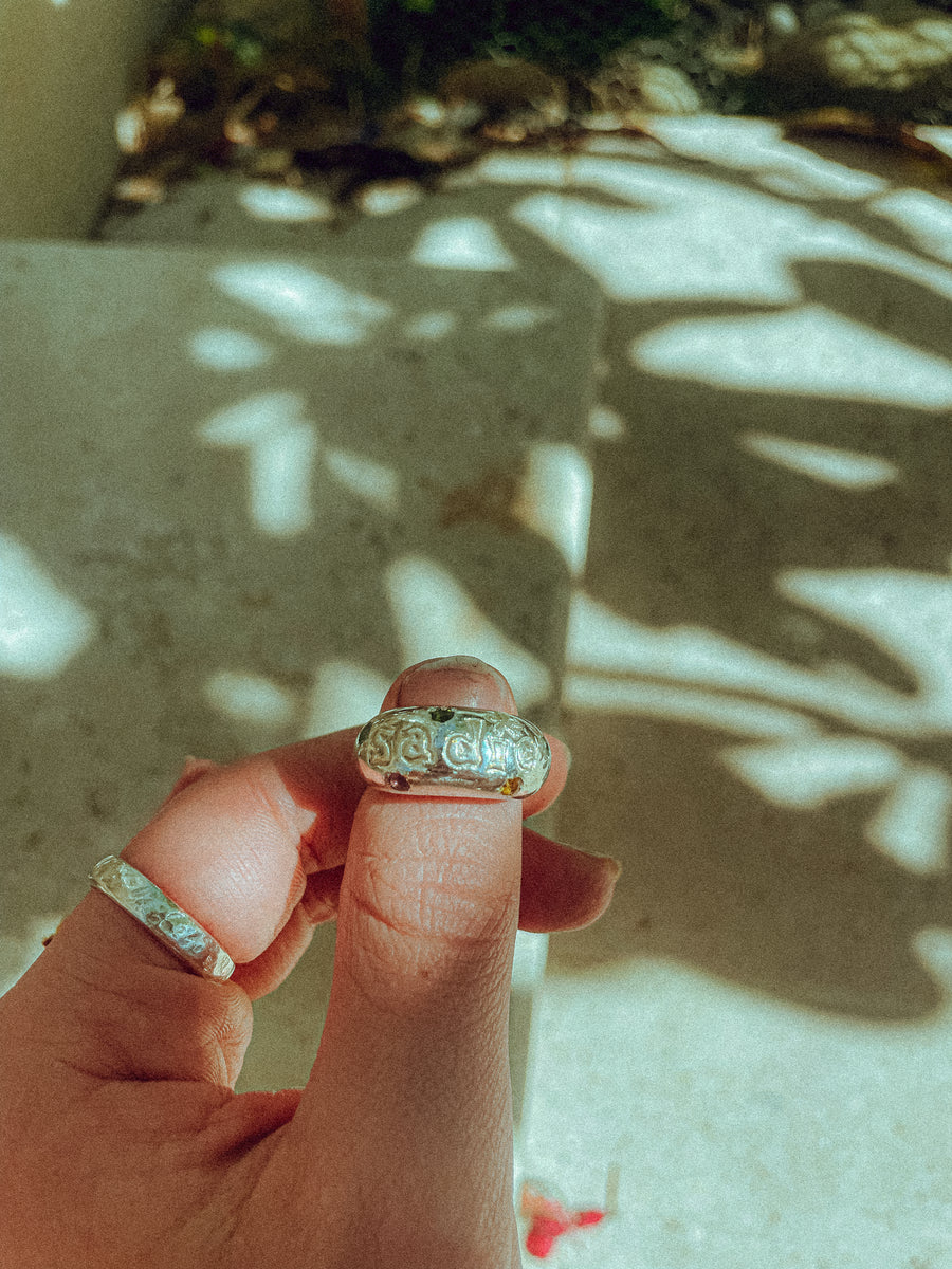 Engraved disco bubble ring